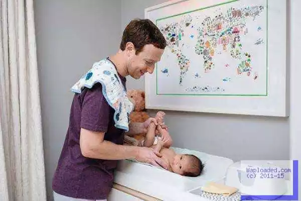 Facebook Boss Mark Zuckerberg Changes Daughter’s Diaper In New Photo